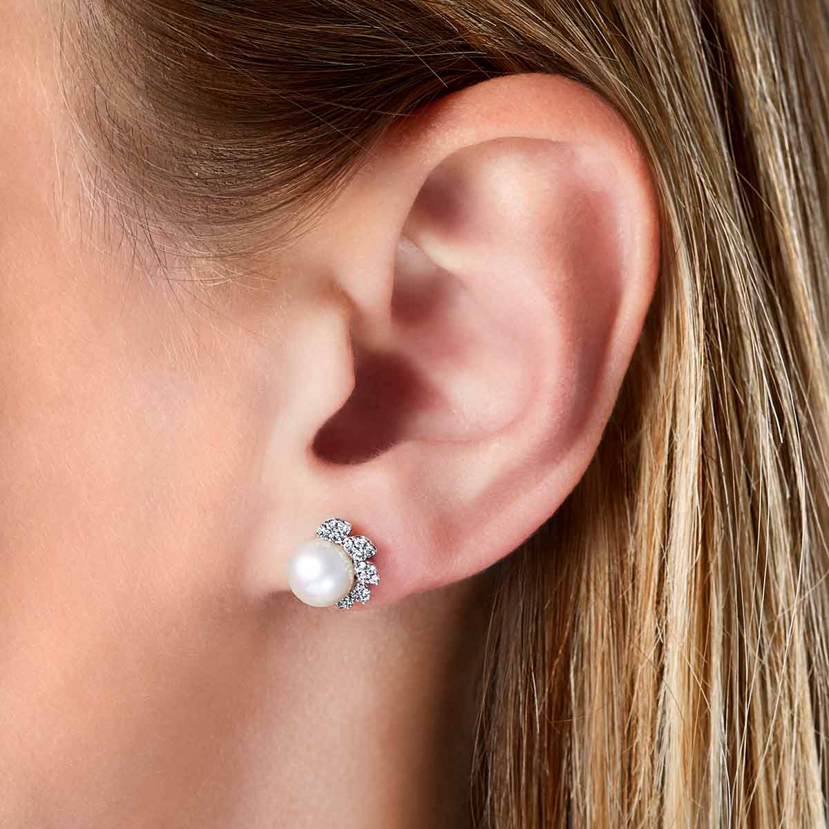 Yoko London Trend 18k White Gold Freshwater Pearl and Diamond Flutter Stud Earrings