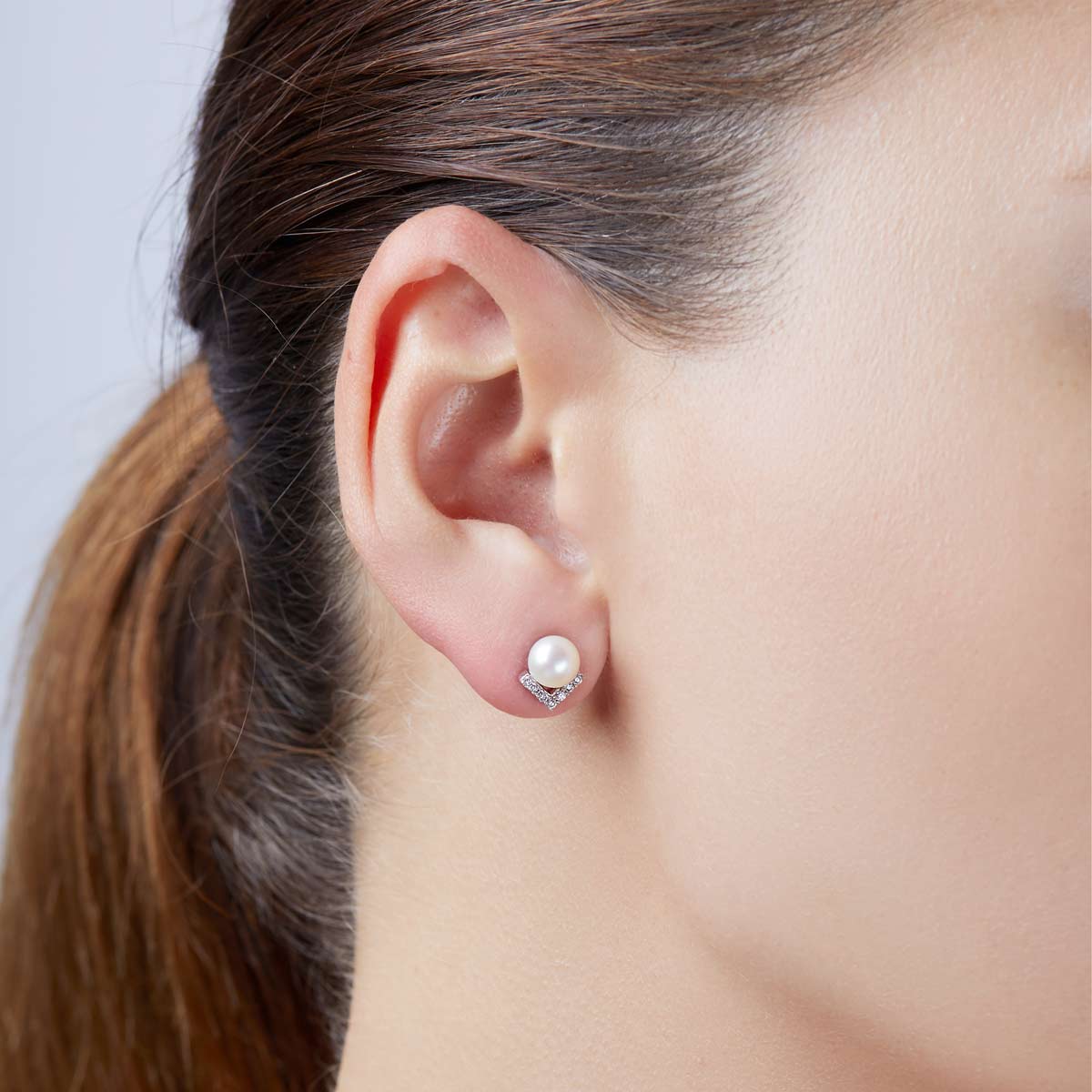 Yoko London 18k White Gold Freshwater Pearl & Diamond V Stud Earrings