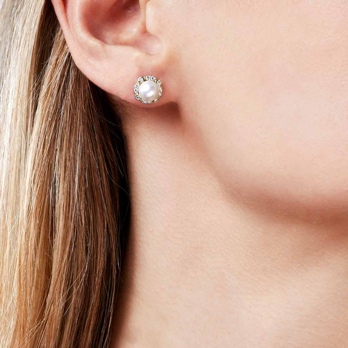 Yoko London Trend 18k Yellow Gold Freshwater Pearl and Multi Diamond Halo Stud Earrings